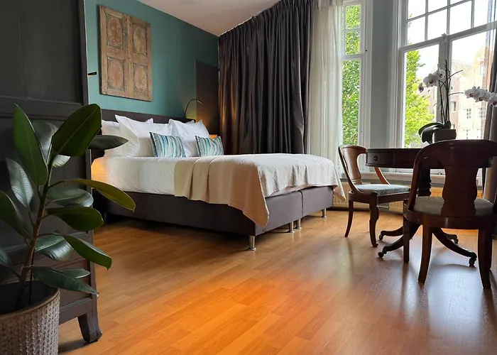 Decor Canal House