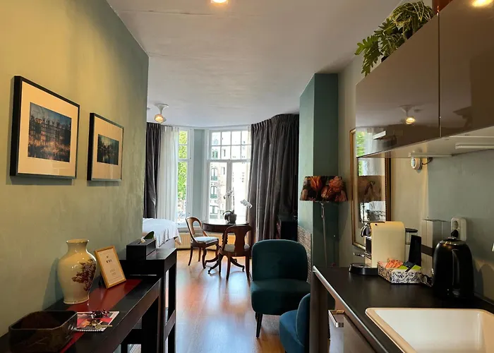 Decor Canal House