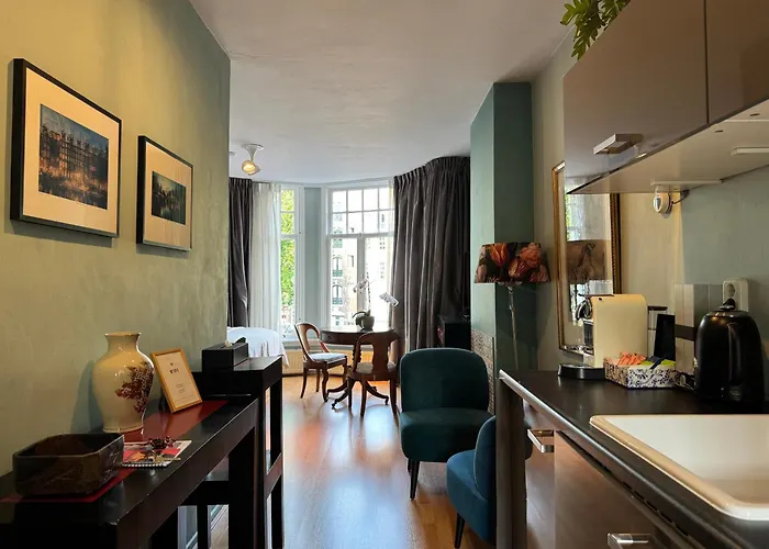 Decor Canal House