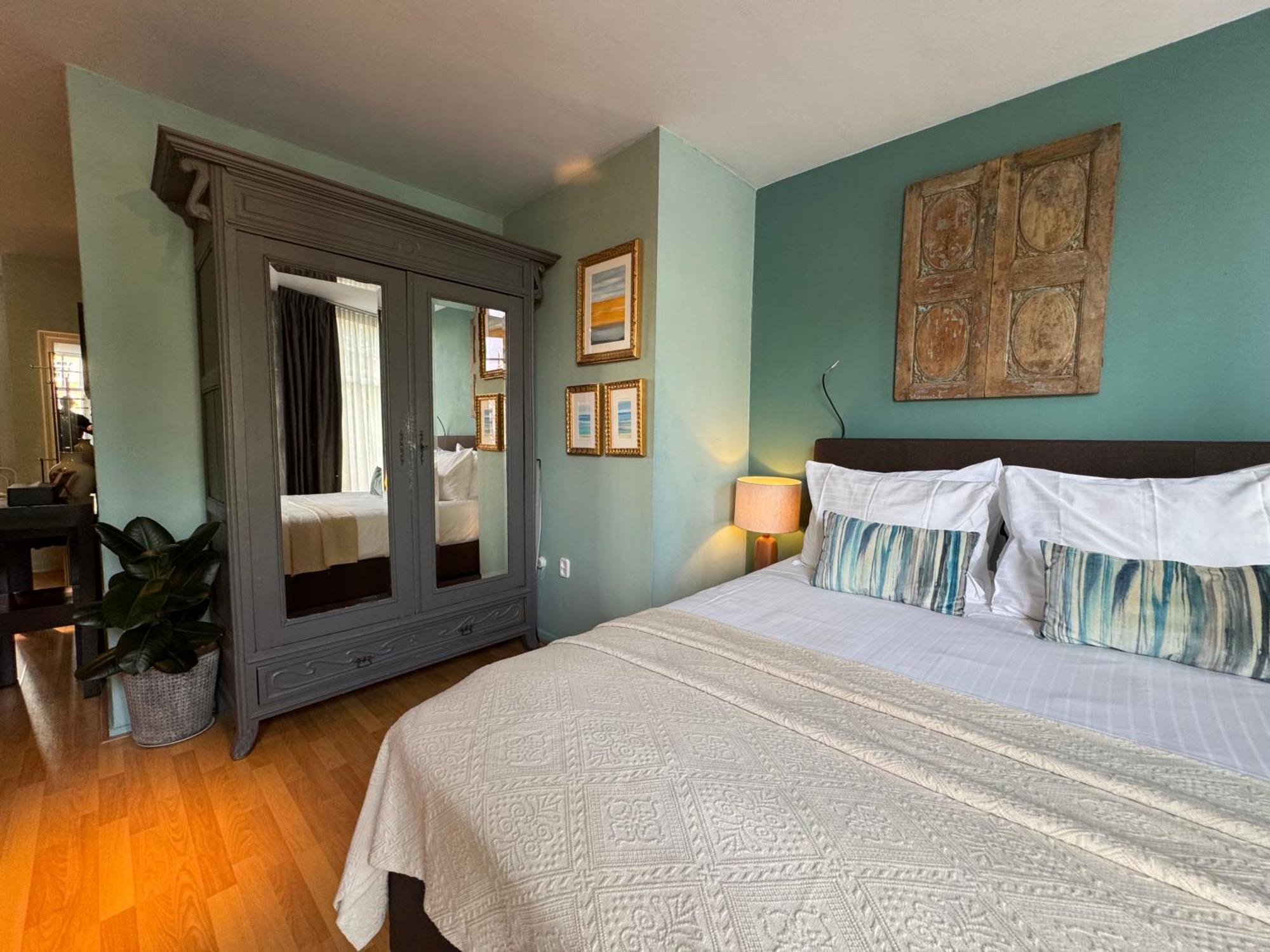 Decor Canal House *
